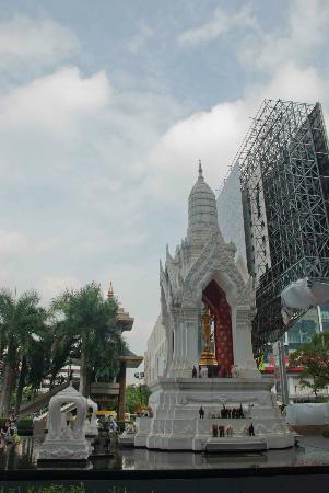 トリムールティ シュライン